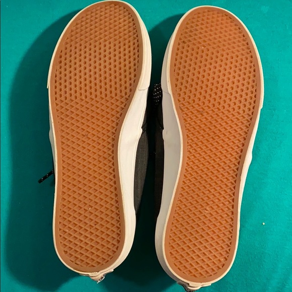 Black/Grey Vans with polka dot shoelaces - Picture 5 of 7